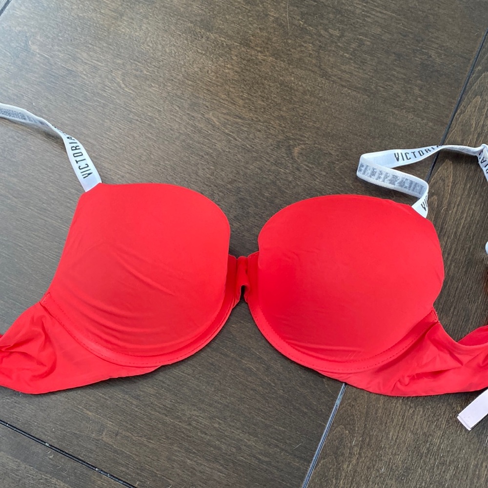 Hot pink Victoria’s Secret bra size 34C.